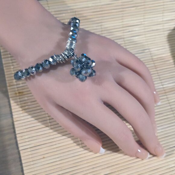 Artisan Dark Silver Faceted Crystal Beads and Bauble Pendant Stretch Bracelet - Picture 3 of 4